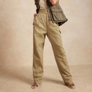 NWOT Banana Republic Heritage Explorer Pants in Utilitarian Khaki Size 0 Regular